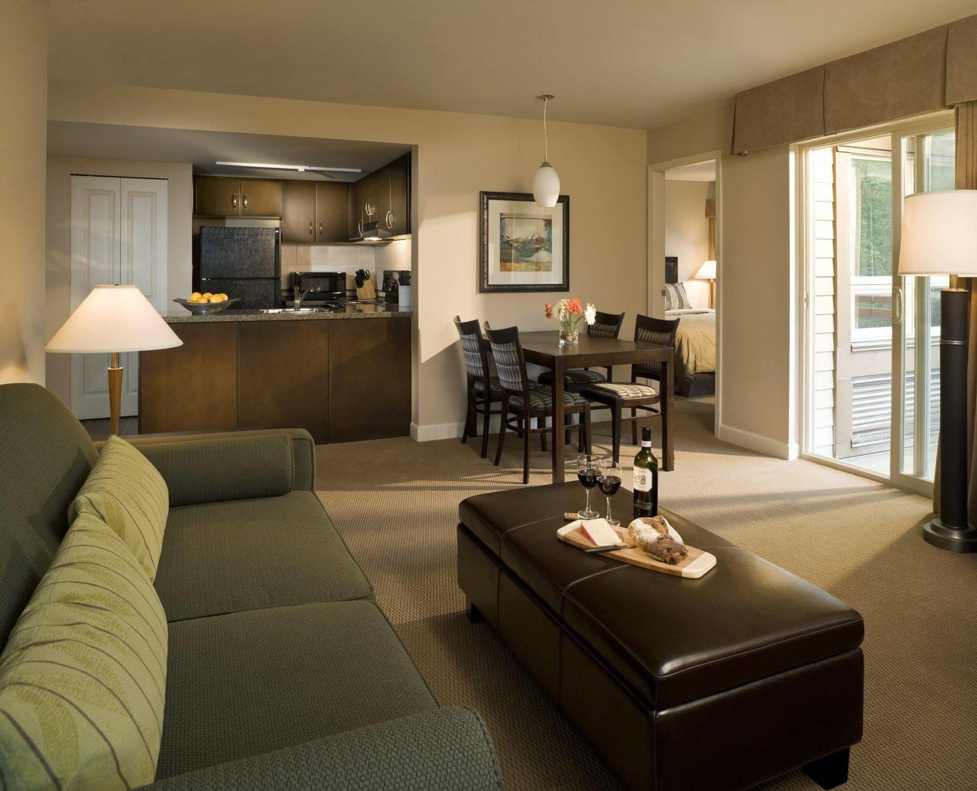 Executive Hotel&resort, 3* Squamish