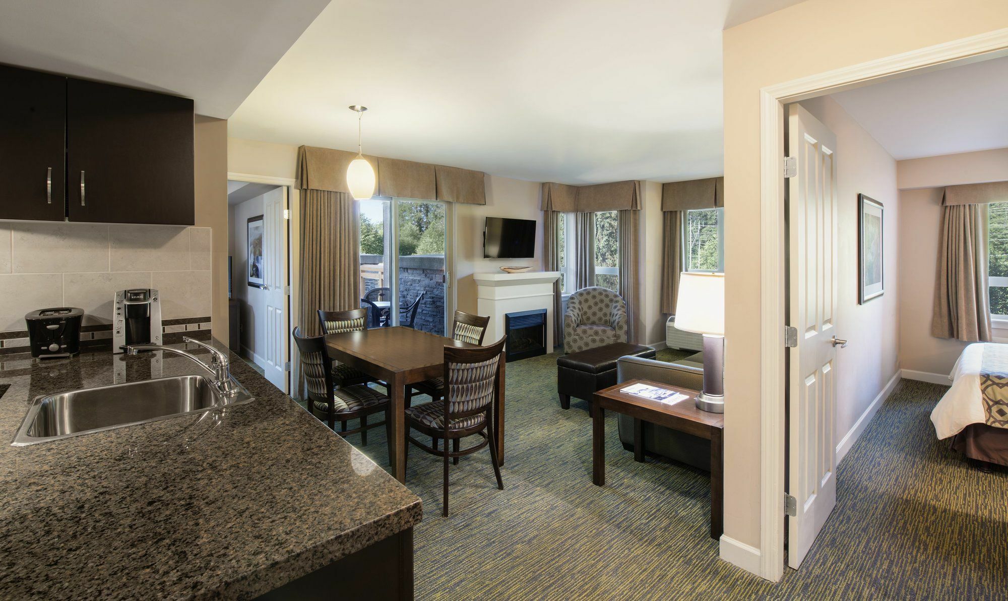 Executive Hotel&resort, 3* Squamish